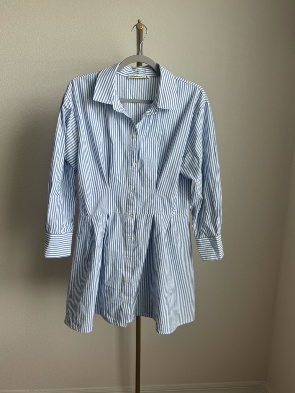Abercrombie & Fitch Blue and White Striped Button-Up Shirt